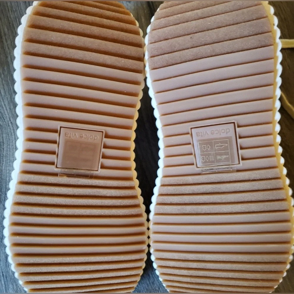 Stylish Blue Floral Women's Dolce Vita NWOT 9.5 - Picture 2 of 4